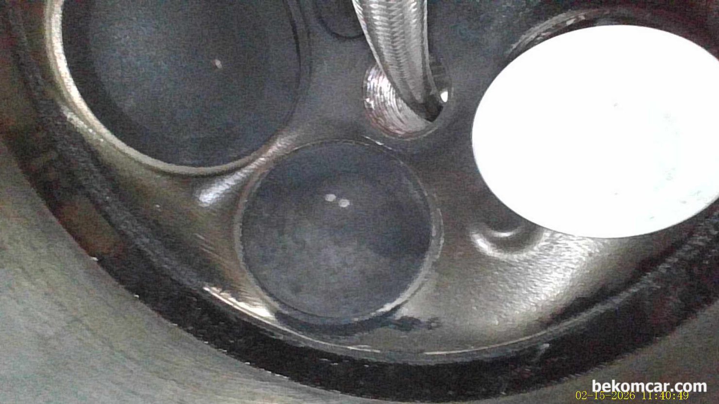 실린더헤드가스켓 누수 가능성, 헤드 내시경검사, 실린더헤드가스켓 누수 가능성, 헤드 내시경검사 기록. 베콤카 진단자량은 쉐보레 말리부 1.5T 차량이다. 사용되는 냉각수는 핑크색 이다.|베콤카 차량정밀진단