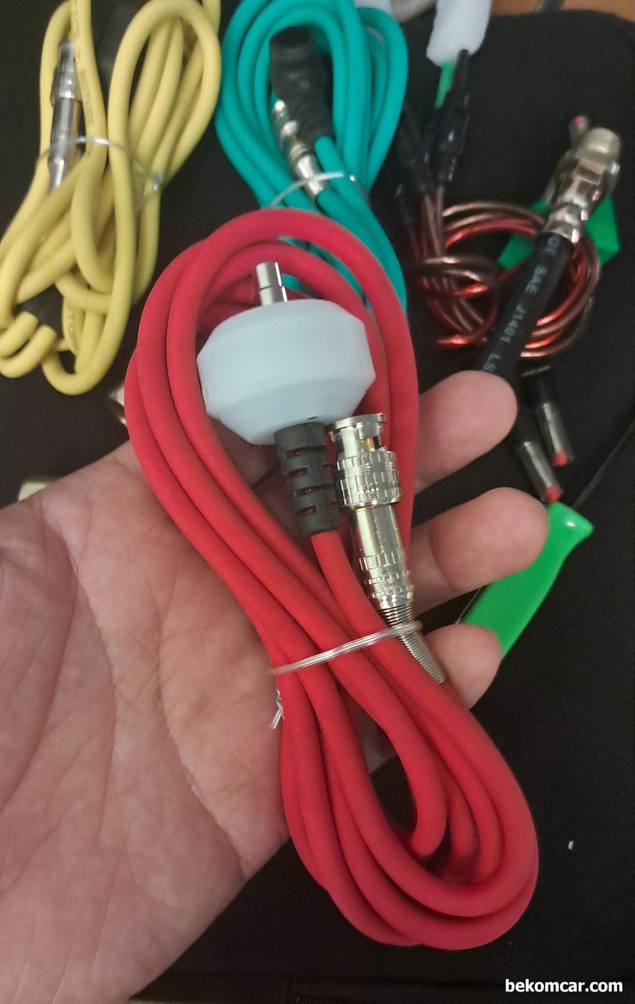 정비사 엔진진기초 교육과정 중 실화 부조 진단, 배기펄스 파형분석 방법, 베콤카에서 국내대리점으로 수입 공급하는 ROTKEE.COM PDS 피에조 펄스센서 이다. 노이즈 최소화 케이블에 정확도가 상당히 좋고 정밀진단 까지 활용된다.|بيكومكار  (bekomcar)