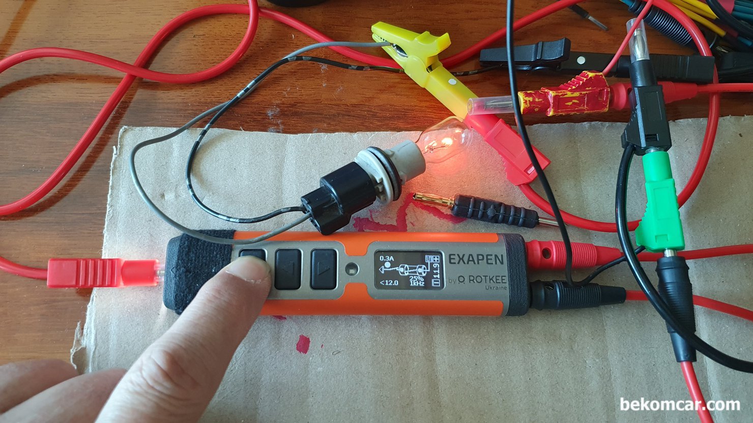 ROTKEE ExaPen 엑사펜 기능중 전원 Power 공급기능 과 듀티제어기능, ROTKEE ExaPen 엑사펜 Power 공급 기능으로 세팅은 1kHz에 25% 듀티로 세팅하였다. 최대사용 전류는 12.0A로 세팅되어 있으나 지금 전구는 약 0.3A를 사용하고 있다. 25% 듀티제어와 80& 듀티제어 전원공급 된 전구 밝기에 상당한 차이가 있으며 당연히 사용전류는 0.6A vs 0.3A로 차이가 있다.|贝科姆汽车 (bekomcar)