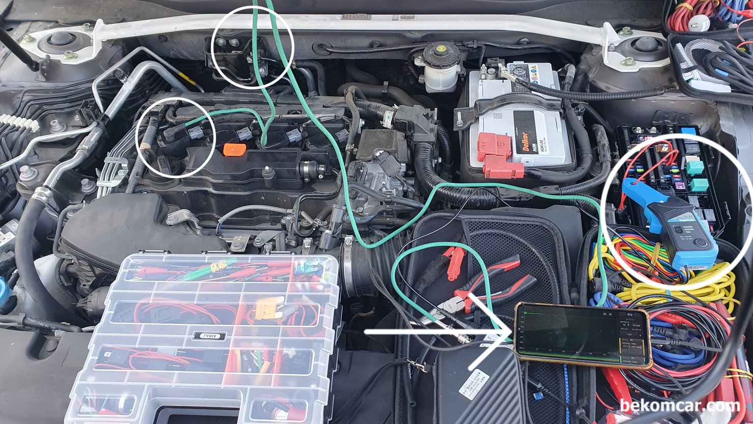 연료압력 진단, 압력게이지 와 스코프 파형분석으로 가능. 상황별 방법선택, 측정한 혼다 어코드 10세대 엔진룸이다. 가장 위쪽 동그라미 부분이 연료파이프 이다. 아쉽게도 연료파이프에 진동센서 장착하고 실제 측정하는 과정은 사진으로 남기지 못했다. 대부분의 차량은 엔진룸에서 연료파이프 접근이 가능하다.|贝科姆汽车 (bekomcar)