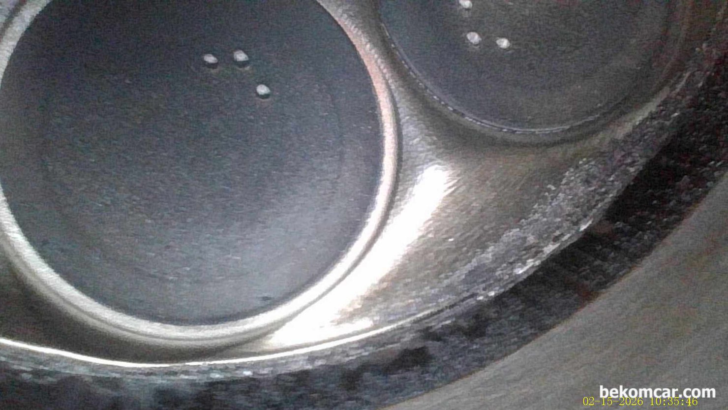 엔진헤드 밸브 작업시 밸브표면 펀칭자국. 쉐보레 말리부 1.5T 사례, 밸브표면 마킹흔적 사례 #4. 엔진헤드 밸브 작업시 밸브표면 펀칭자국은 밸브 순서나 재 사용시 사용될수 있다.|بيكومكار  (bekomcar)