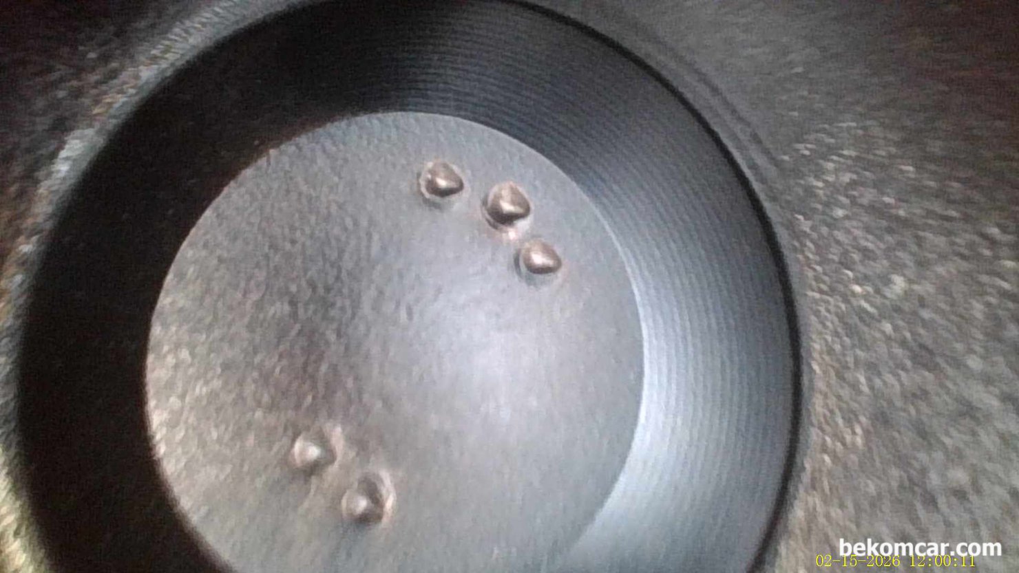 엔진헤드 밸브 작업시 밸브표면 펀칭자국. 쉐보레 말리부 1.5T 사례, 말리부 1.5T 밸브표면 마킹흔적 사례 #1. 엔진헤드 밸브 작업시 밸브표면 펀칭자국은 밸브 순서나 재 사용시 사용|بيكومكار  (bekomcar)