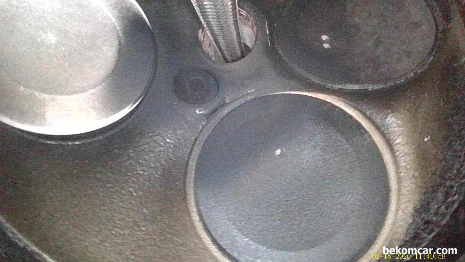 엔진헤드 밸브 작업시 밸브표면 펀칭자국. 쉐보레 말리부 1.5T 사례, 밸브표면 마킹흔적 사례 #3. 엔진헤드 밸브 작업시 밸브표면 펀칭자국은 밸브 순서나 재 사용시 사용될수 있다.|بيكومكار  (bekomcar)