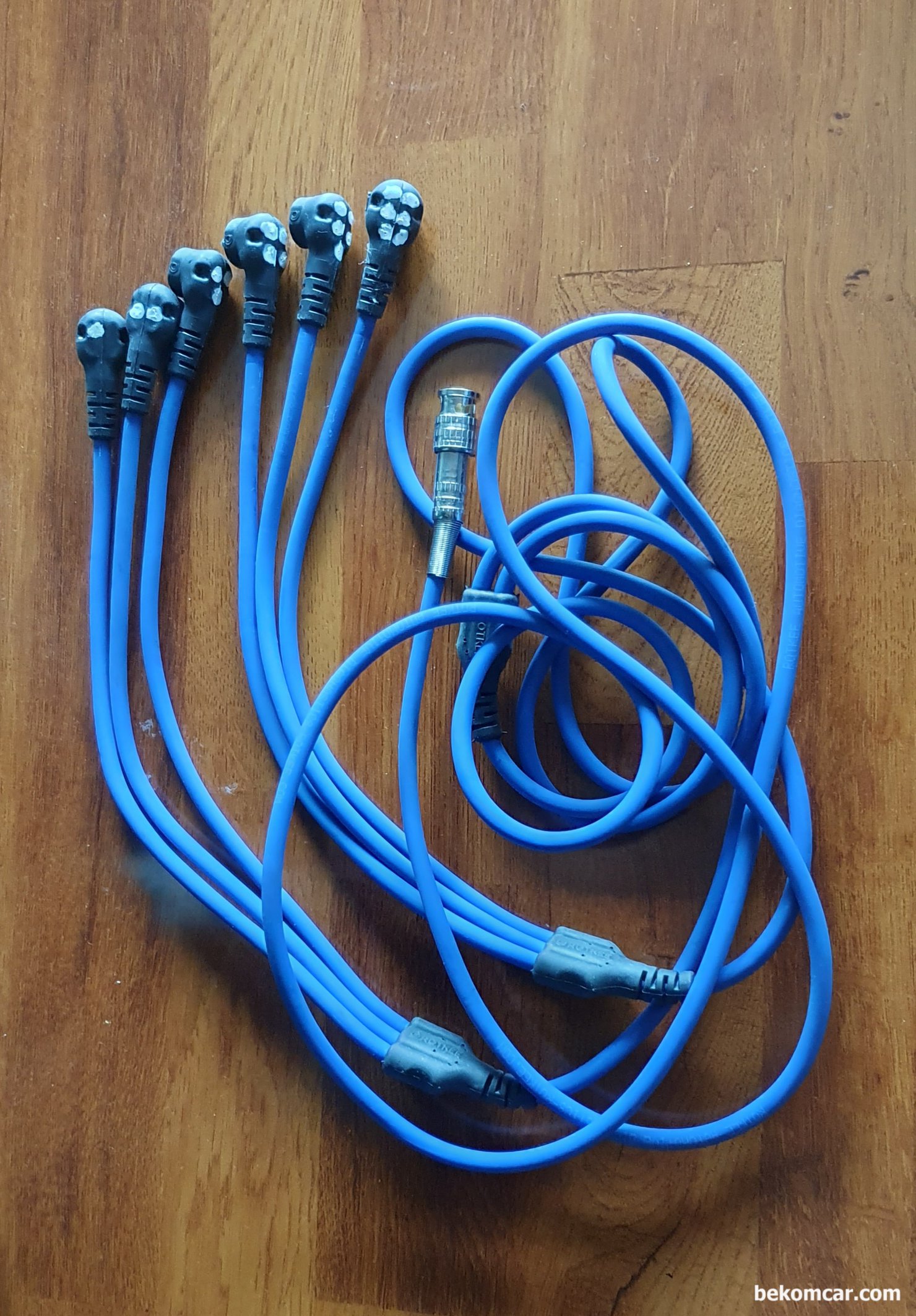 다중 점화 파형 분석방법, BMW E46 325CI 24만키로 주행 사례, 1개 채널에서 6개 실린더 점화파형측정 이 가능한 특수 점화파형 프로브 (LX6) 이다. 정비사세트AA 에는 LX4 (1채널에 4개 실린더 점화파형 측정가능)가 포함되어 있다.|ベコムカー (bekomcar)