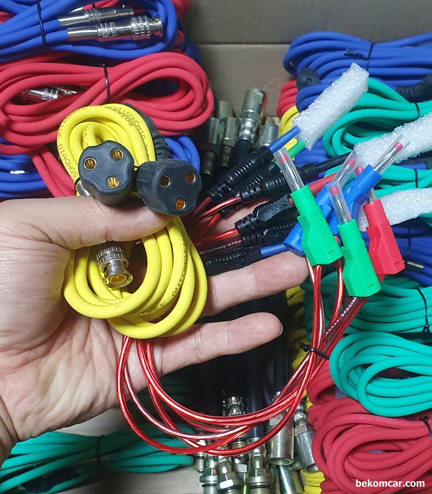 피코스코프 6에서 트리거링 방법, 채널 선택후 옵션조정, 베콤카 에서 ROTKEE 국내대리점으로 정비사에 수입 공급하고 있는 TL-MIX6 이다. 1채널에서 6개까지 탐침이 가능하다. HS512Max 스코프를 포함하여 피코스코프 등 모든 스코프에 사용이 가능하다. 다만 소프트웨어별 특징이 있어 완전 지원이 되지 않는 경우도 있을수 있다. TL-MIX6는 별개로 판매되거나 정비사세트 에 포함되어 판매되기도 한다.|bekomcar.com