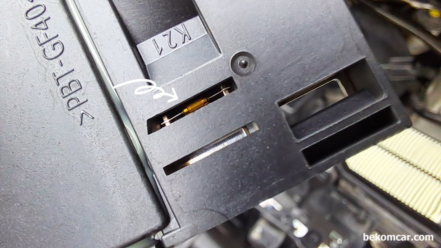 공기량센서 청소시 주의사항이 있나요? 카브레이터 크리너 사용해도 좋은가요?, 공기량센서는 엔진으로 유입되는 공기량 측정해서 연료량 조절과 출력조절에 사용되는 내연기관 차량의 핵심이다.|bekomcar.com