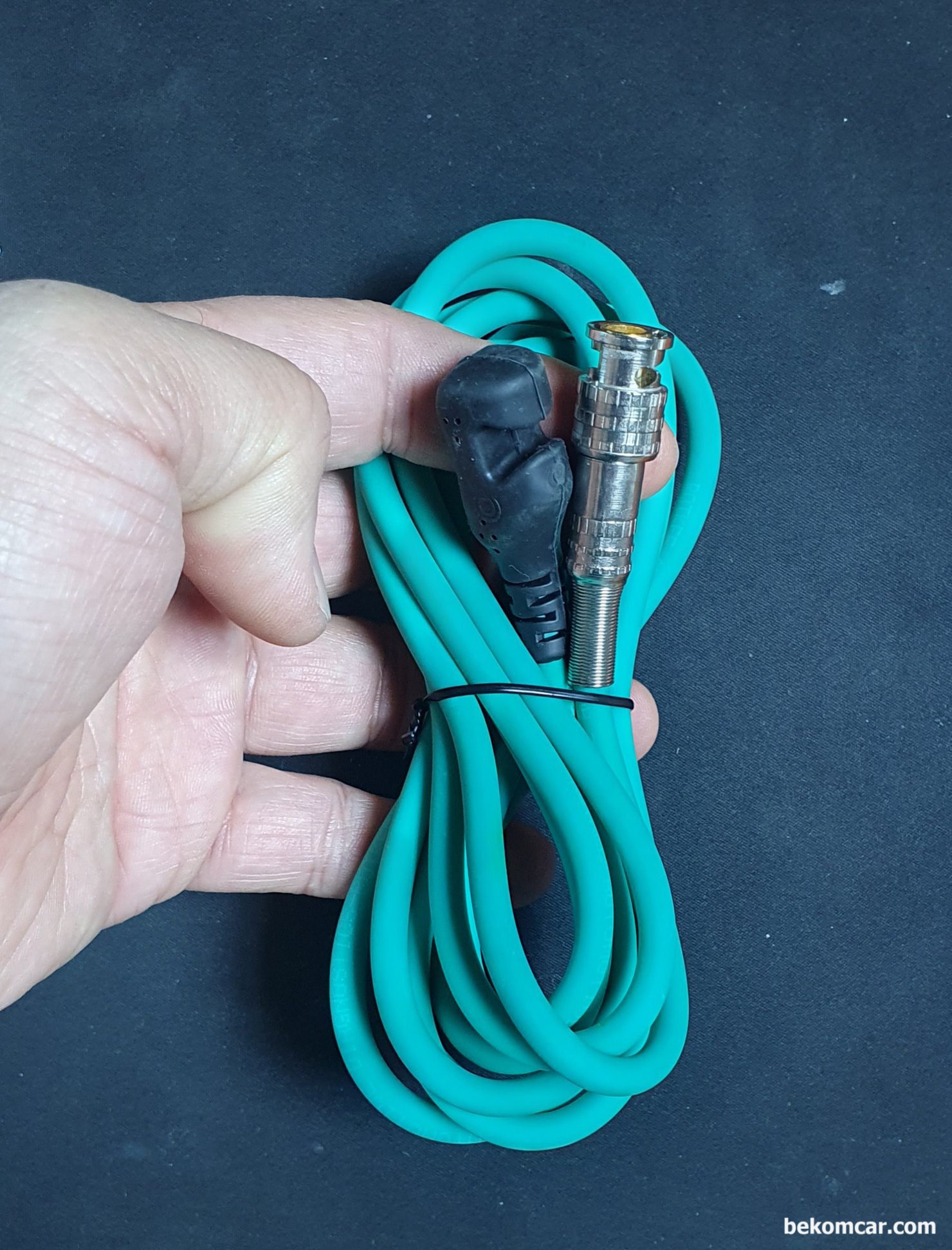 ROTKEE CX1 코일플럭 점화파형 측정 프로브, ROTKEE CX1 Capacitive Probe for High Tension Wires 이다. 플러그 와이어에 끼워서 점화파형 을 측정한다.|بيكومكار (bekomcar)