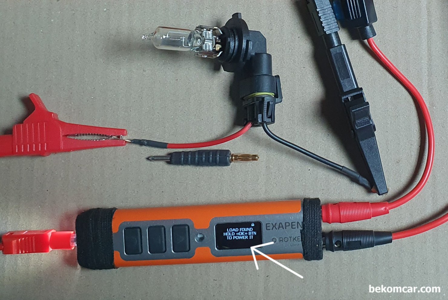 롯키 엑사펜 (ROTKEE ExaPen)은 모든 정비사의 필수공구, ROTKEE ExaPen 기능중 하나가 바로 부하감지 기능과 부하사전 시뮬레이션 이다. 'LOAD FOUND...' 메시가 뜨면 부하가 있는 회선이라는 의미이며, 만약  버튼 클릭시 배선이 부하를 감당하기 힘들거나 단락등이 있는경우 시각적으로 '부하초과' 아이콘이 표시된다. 단락등 회로점검시 필수기능이다.|ベコムカー (bekomcar)