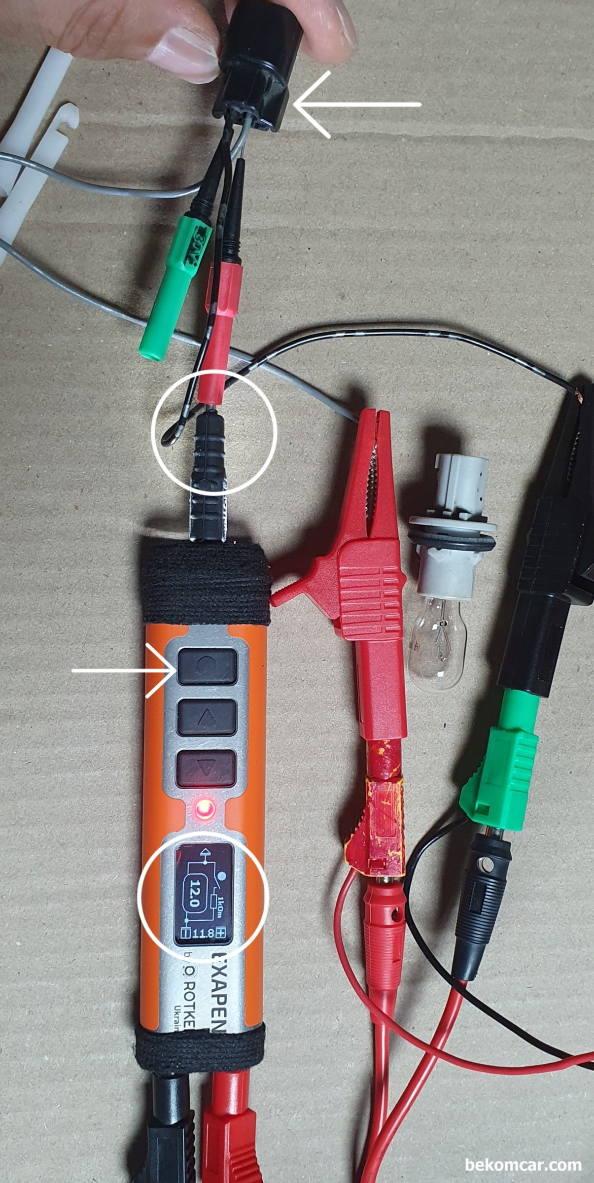 롯키 엑사펜 (ROTKEE ExaPen)은 모든 정비사의 필수공구, ROTKEE ExaPen 의 기본 기능으로 각종 단품 검사에 유용하다. 코넥터 탈거후에 전원을 측정한 다음에 부하 버튼을 눌러 전압강하가 있는지 확인이 가능하다. 만약 전압강하가 있다면 저항이 높거나 센서 시그널 회선 가능성이 매우 높다. 회로도 없더라도 어떠한 차량이라도 현장에서 쉽게 전원선, 그라운드선, 시그널선 등을 구분할 수 있는 기능이다.|ベコムカー (bekomcar)