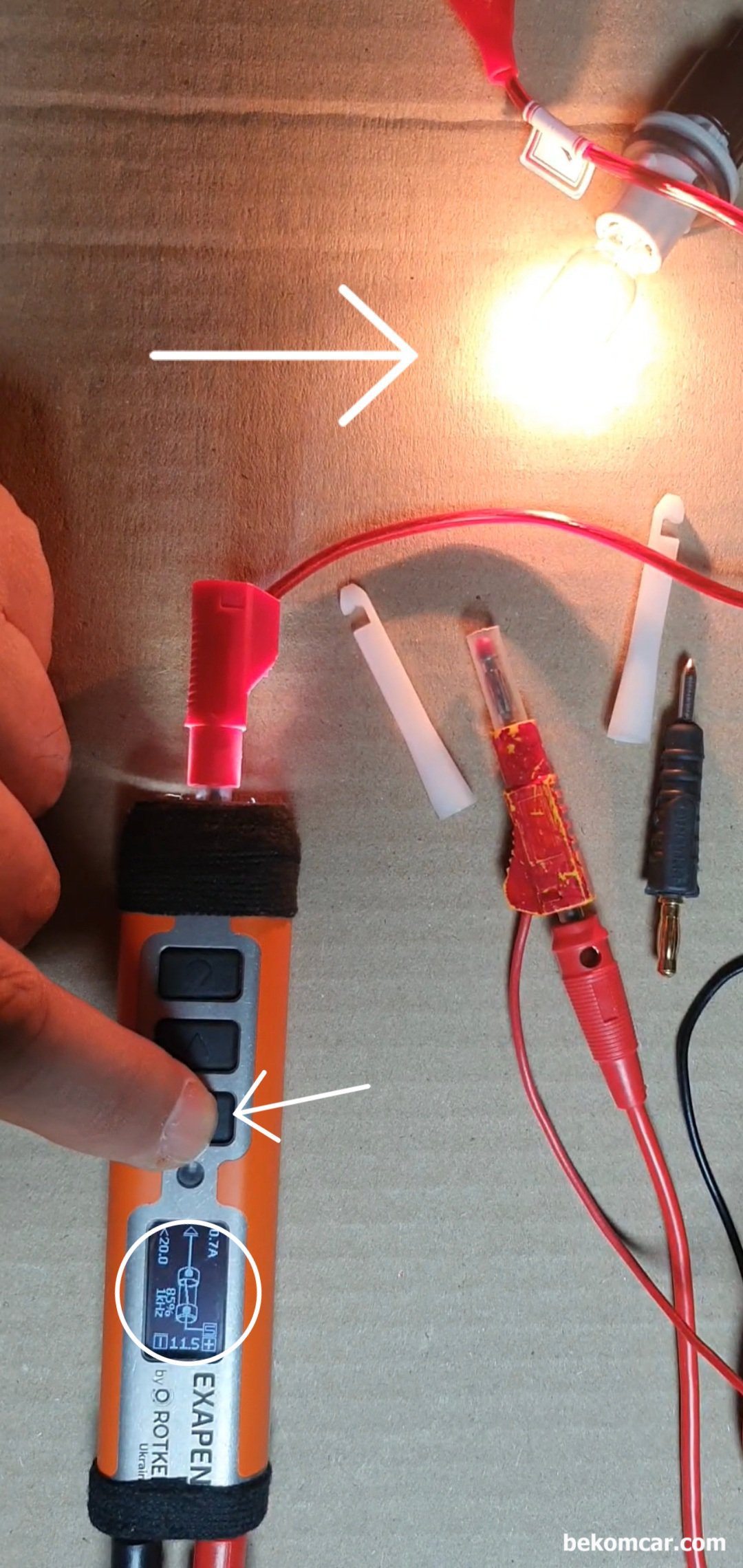 오일컨트롤 솔레노이드 밸브 듀티제어가 무슨뜻 인가요? 타이밍 진단시 VVT 진단에 필요하다고 합니다., 시뮬레이션으로 듀티값(85%로 조정) 제어하여 부하를 높이니 전구 밝기가 더 밝아지고 있다. 빛이 밝기는 듀티제어 (부하를 %로 올리고 내리고)를 통하여 하는데, 똑 같은 이치가 자동차의 VVT 캠페이저 작동을 하는 OCV 에 적용시키는 것이다. 베콤카에서 타이밍 고장코드 진단한 차량은 포르쉐 카이엔 이다.|ベコムカー (bekomcar)