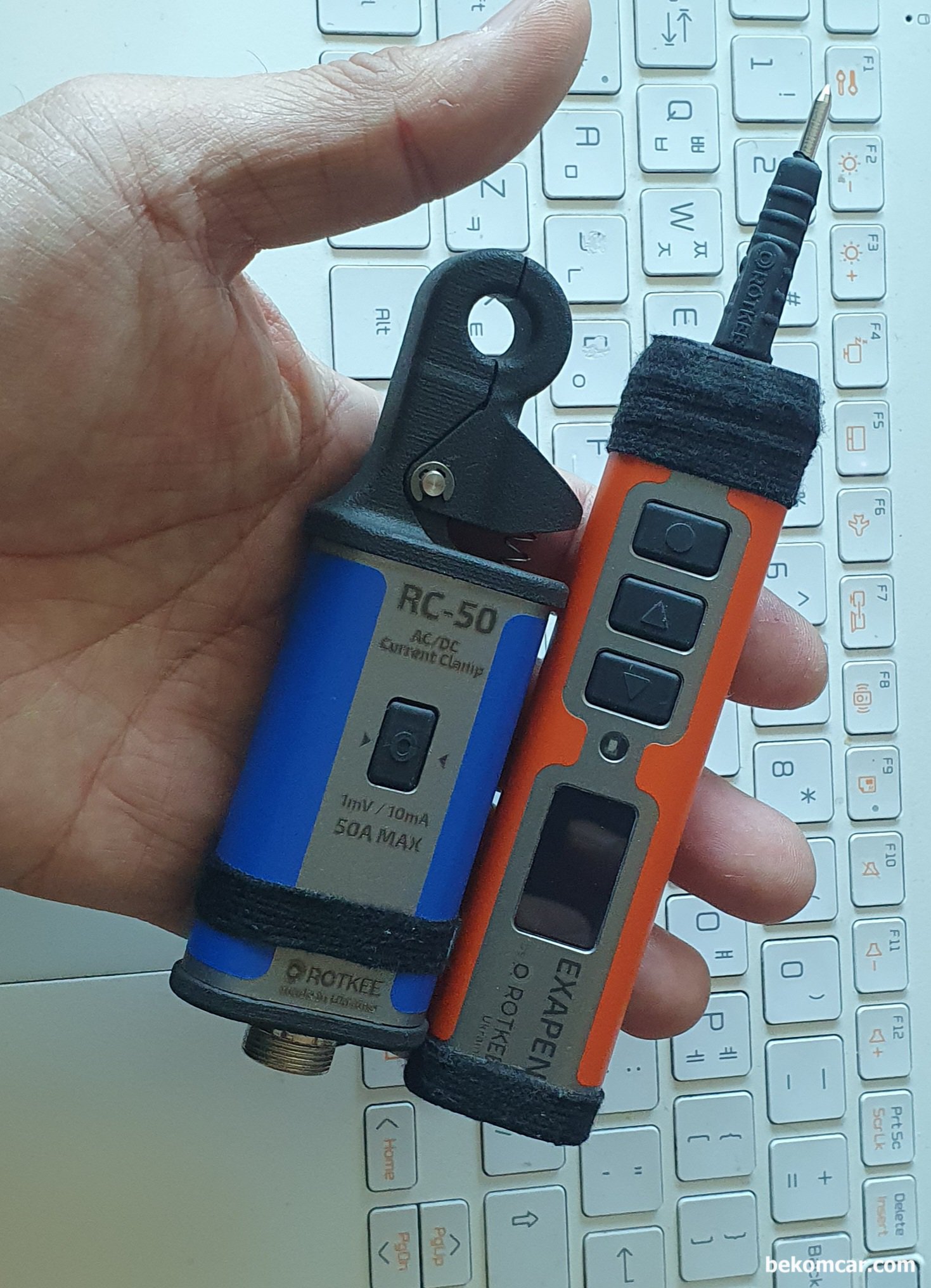 롯키 엑사펜 ExaPen 4mm터미널 교체, 롯키 엑사펜 ExaPen 4mm터미널 교체작업 기록이다. 3개 4mm Female 터미널이 있는데 텐션이 조금이상해서 텐션이 좋은것으로 교체한다. 추가로 사진에 있는 RC-50 은 소 전류계이다. 아주 작은 크기로 공간이 비좁은곳에 사용하고 1mV/10mA 로 정확도가 좋다.|bekomcar.com