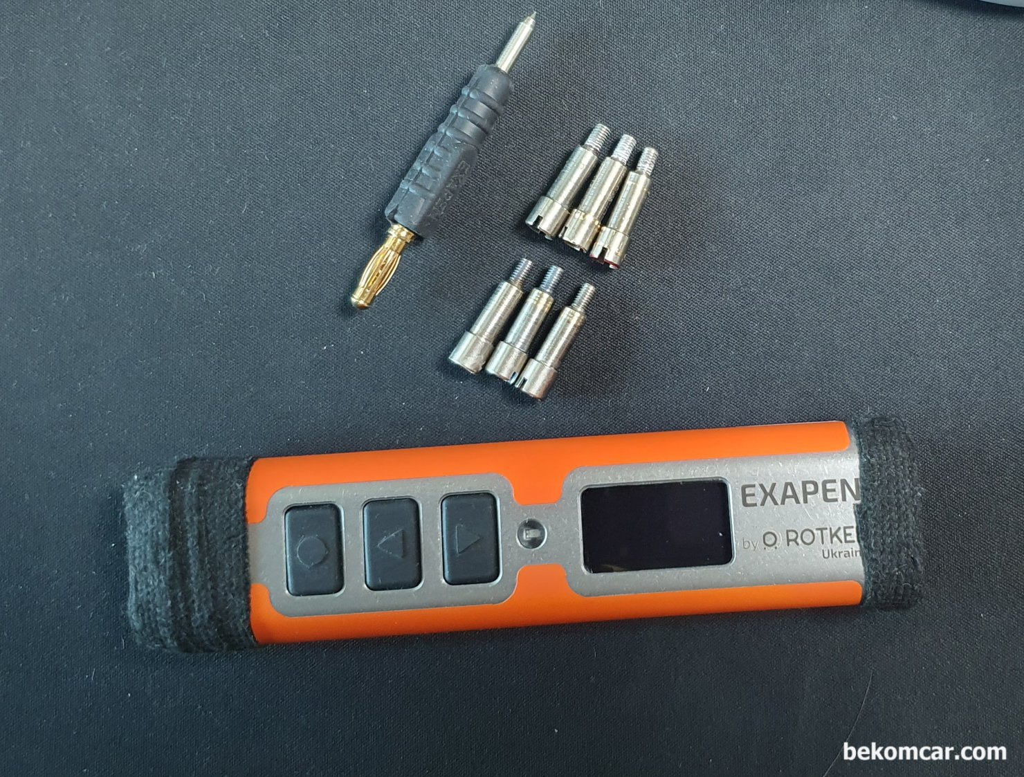 롯키 엑사펜 ExaPen 4mm터미널 교체, ROTKEE ExaPen 이다. 정비사의 필수 공구이다. 4mm 텐션이 타이트해서 새것으로 교체하는 과정이다. 캔 통신 진단부터 시작하여 ECM 고장, 블로우어 모터 고장, 연료 펌프 모터 고장 등 수많은 전기적 진단에 사용된다.|bekomcar.com