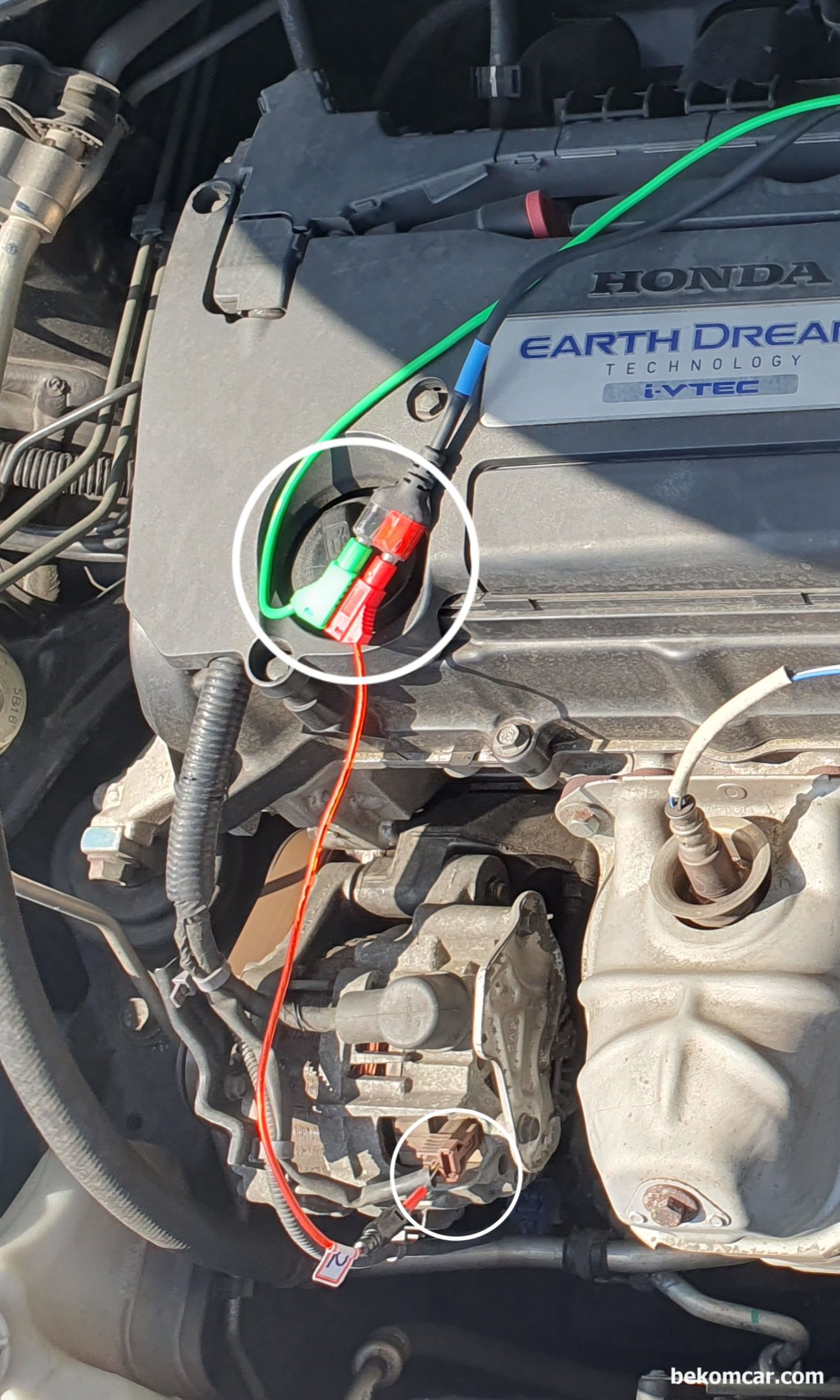 혼다 어코드 9세대 2.4L 린버스 통신 파형 및 알터네이터 제어상태 점검, 혼다 어코드 9세대 2.4L 린버스 통신 파형 및 알터네이터 제어상태 점검 기록이다. 알터네이터에 1개의 LIN BUS 통신제어 선이 있다. 여기에서 탐침하고 배터리 마이너스에 그라운드 시키고 파형을 측정한다. 0.0V ~ 12.0V 네모파형 (Square digital wave) 이 측정된다. 제어상태는 정상이다.|بيكومكار  (bekomcar)