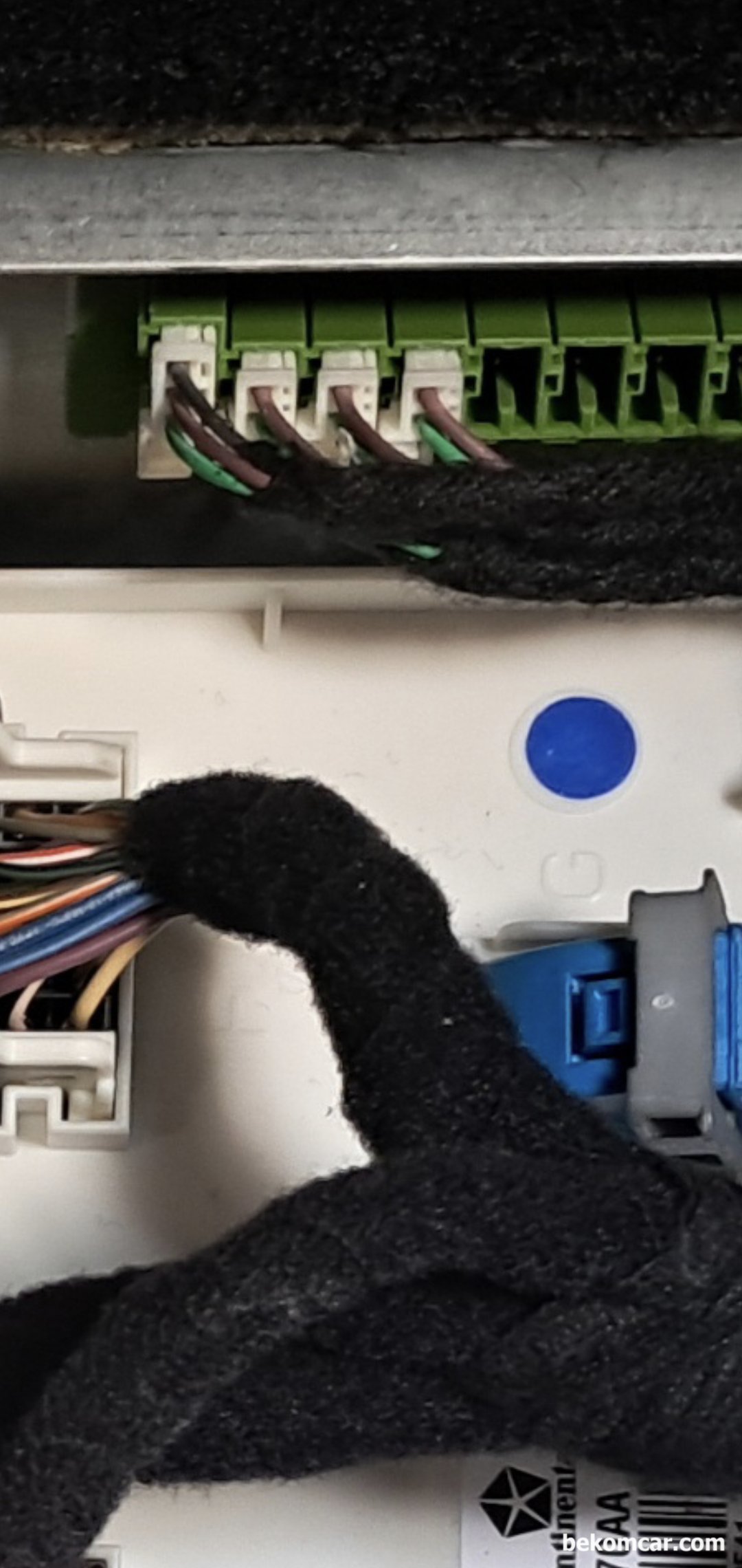 2015 마세라티 기블리 캔통신진단 BCM & 스타코넥터, 확대한 마세라티 기블리 2015년 조수석 스타코넥터 위치이다. BCM 관련 캔 통신 에러 고장코드 발생시 참고한다.|베콤카 차량정밀진단