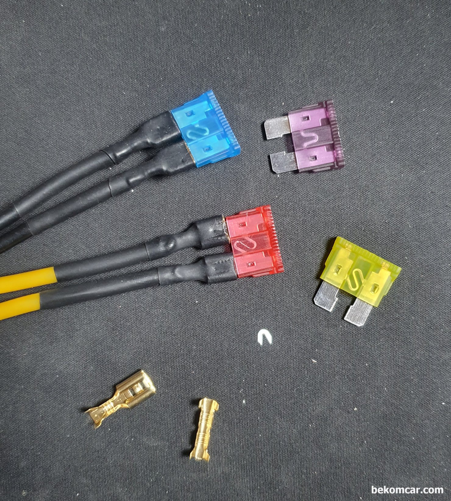 오늘 자작 특수공구, 연료펌 코일 인젝터등 진단시 사용, 사용한 부품은 단순하다. 2개정도 연결해주는 부분 만 있으면 된다. 휴즈 점퍼는 미니, 미니2, 마이크로 등 다양한 휴즈에 사용되게 하였다. 적용 분야는 인젝터, 점화코일, 연료펌프, 블로우어모터 등 다양한 차량진단시 오실로스코프 와 전류계랑 함께 사용한다.|베콤카 차량정밀진단