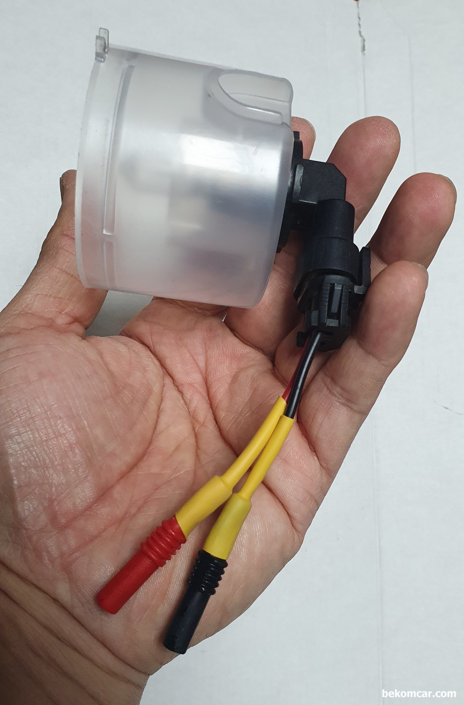 헤드램프 이용하여 부하전압강하 자작 공구, 부하전압강하 자작 공구이다. 전구, 보호막등 전부 다 재활용하였다. 4mm 암놈 코넥터만 재활용이 아니다.|بيكومكار (bekomcar)