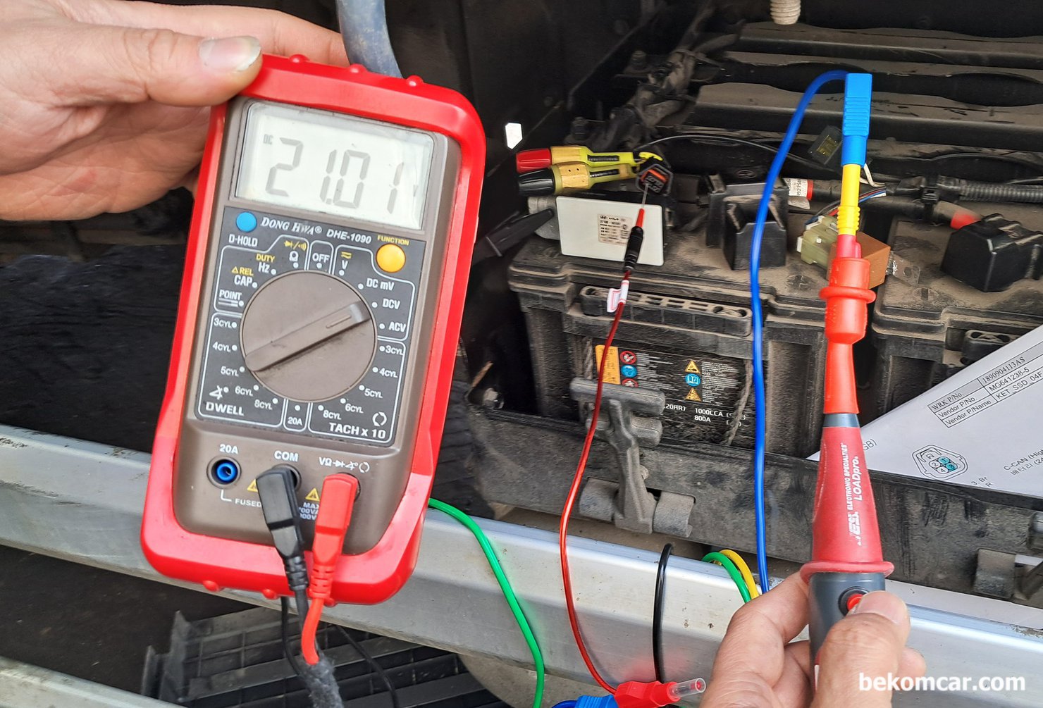 캔 통신 고장코드 진단후 단품고장 최종결정전 필수 점검 - '부하전압강하', 베콤카는 '부하전압강하' 측정에 여러가지 장비를 사용하는데 그중에 하나가 바로 LOADPro 이다. 대형트럭이라 24V가 사용되는데 배터리가 좀 약해서 21.01V가 측정된다. 부하거 걸리전 전압임을 꼭 기억한다.|베콤카 차량정밀진단