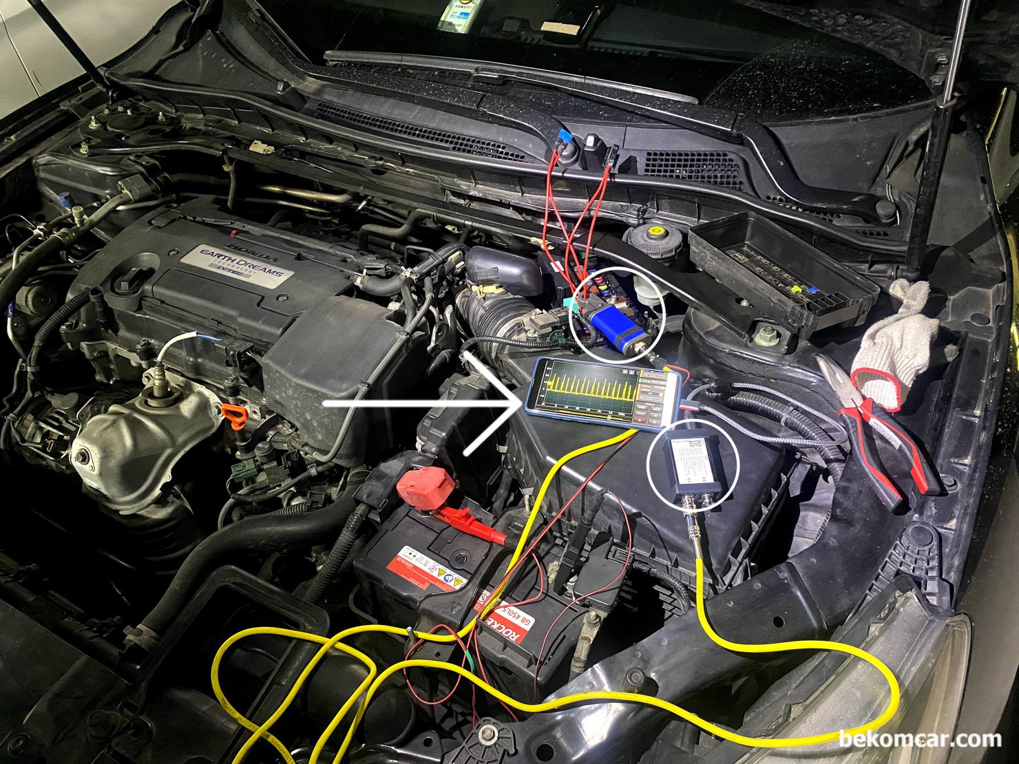 어코드 9세대 시동지연 관련 1~4번 실린더 인젝터 및 점화코일 전류 동시측정, HS512Max 오실로스코프 와 ROTKEE의 전류계 RC-50를 이용하여 1~4번 실린더 점화코일 및 인젝터 전류를 동시에 측정하는 세팅이다. 휴즈박스 에서 점화코일 및 인젝터에 휴즈 점퍼를 설치하여 두개를 하나의 전류계로 묶어서 측정하는 방법이다. 1채널로 8개 채널 효과를 즐길수 있다.|베콤카 차량정밀진단