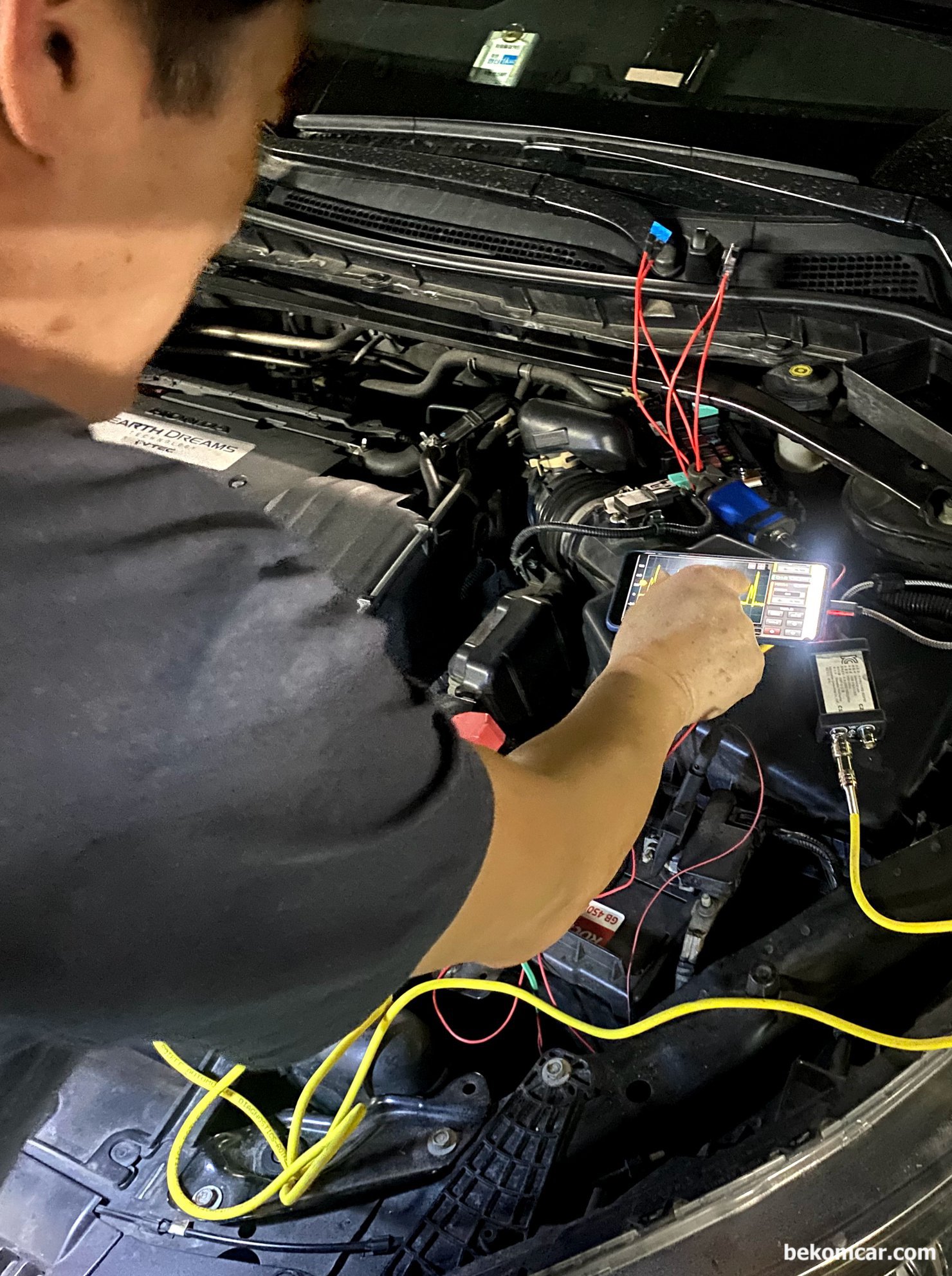 어코드 9세대 시동지연 관련 1~4번 실린더 인젝터 및 점화코일 전류 동시측정, 어코드 9세대 시동지연 관련 1~4번 실린더 인젝터 및 점화코일 전류 동시측정을 위하여 세팅을 하고 있다. HS512Max 오실로스코프 와 ROTKEE의 전류계 RC-50 을 활용하여 점화코일과 인젝터 전류를 측정한다. 하지만 점화코일 및 인젝터 데이터는 재 확인할 필요가 있다.|베콤카 차량정밀진단