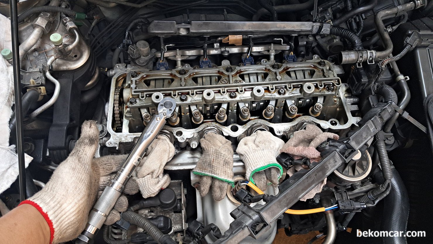 실린더 간이 압축압력 파형분석 과 진단시 주의점, 혼다 어코드 8세대 사례, 이 차량은 혼다 시빅 R18A1 엔진 으로 어코드와는 다른 종류의 엔진이다. 파형측정을 통한 진단을 통하여 엔진을 분해하기 이전에 어디가 고장이고 어떠한 고장인지 미리 알고 엔진작업을 하면 더 좋을듯 하다. 그런면에서 스코프 파형분석을 통한 각종 엔진고장 진단은 정비사의 필수 역량이 되어가고 있다. 베콤카는 필요한 장비와 교육을 자동차 정비사에게 제공하고 있다.|贝科姆汽车 (bekomcar)