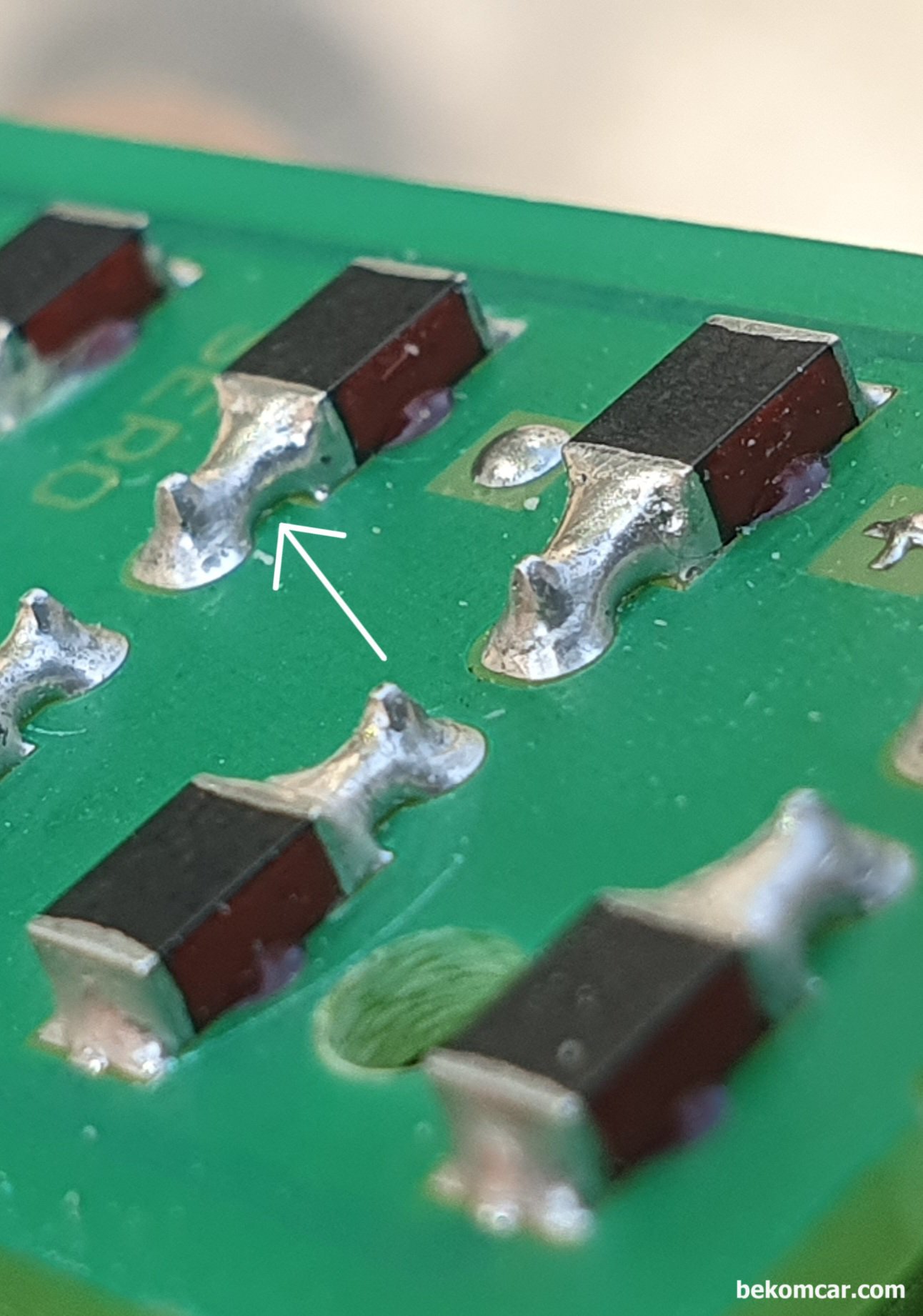 GM 크라이슬러 피아트 마세라티 벤츠 등 캔 통신 에러 스타코넥터 이해, GM 크라이슬러 피아트 마세라티 벤츠 등 캔 통신 에러 진단시 스타코넥터 구조를 이해하면 좋다. 부품 공급에 시간이 걸리는 경우 기존 Star connector 를 수리하여 사용도 가능할 듯 하다. 각 모듈이 캔 하이 캔 로우 연결 터미널 은 SMD 납땜으로 되어 있다.|贝科姆汽车 (bekomcar)