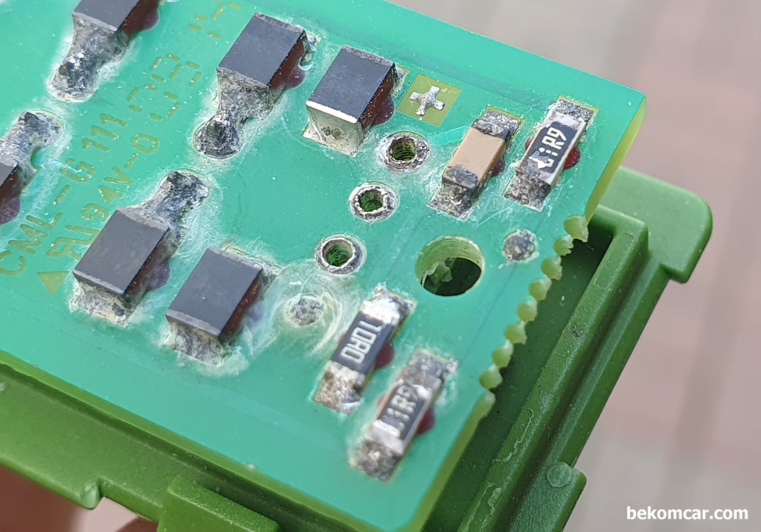 GM 크라이슬러 피아트 마세라티 벤츠 등 캔 통신 에러 스타코넥터 이해, GM 크라이슬러 피아트 마세라티 벤츠 등 캔 통신 에러 진단시 스타코넥터 구조로, 60옴 저항 2개, 10옴 저항1개 그리고 캐퍼시터 1개도 있다.|贝科姆汽车 (bekomcar)