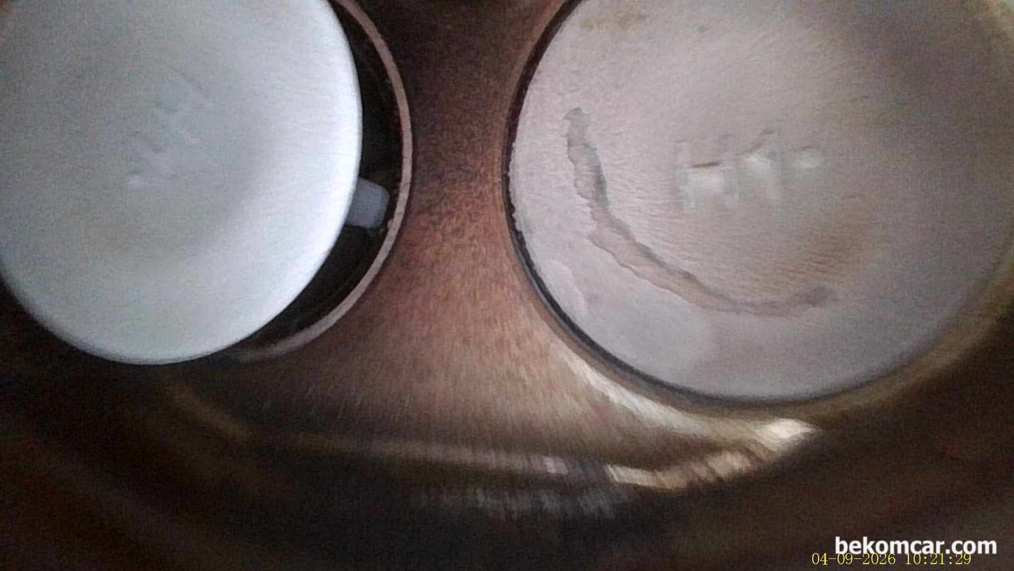 배기밸브 실린더내시경 기록, 혼다 어코드 8세대 2.4L, 혼다 어코드 8세대 2.4L 4기통 K24엔진의 실린더내시경 검사 기록, 2번실린더 배기밸브 부분을 자세히 분석해본다.|ベコムカー (bekomcar)