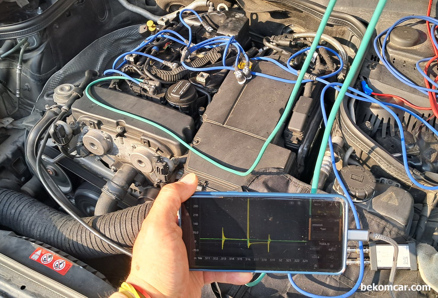 1채널에서 4개 실린더 점화파형 측정, ROTKEE LX4 특수프로브, HS512Max 스코프로 1채널은 4개 실린더 점화파형을 측정 그리고 2번째 채널은 싱크채널로 사용했다. 그래서 2채널이지만 5채널 처럼 활용하였다. LX6를 이용하면 1채널에서 동시에 6개 실린더 점화파형 측정이 가능하다. 점화파형 측정 차량은 벤츠 E200K 이다.|贝科姆汽车 (bekomcar)