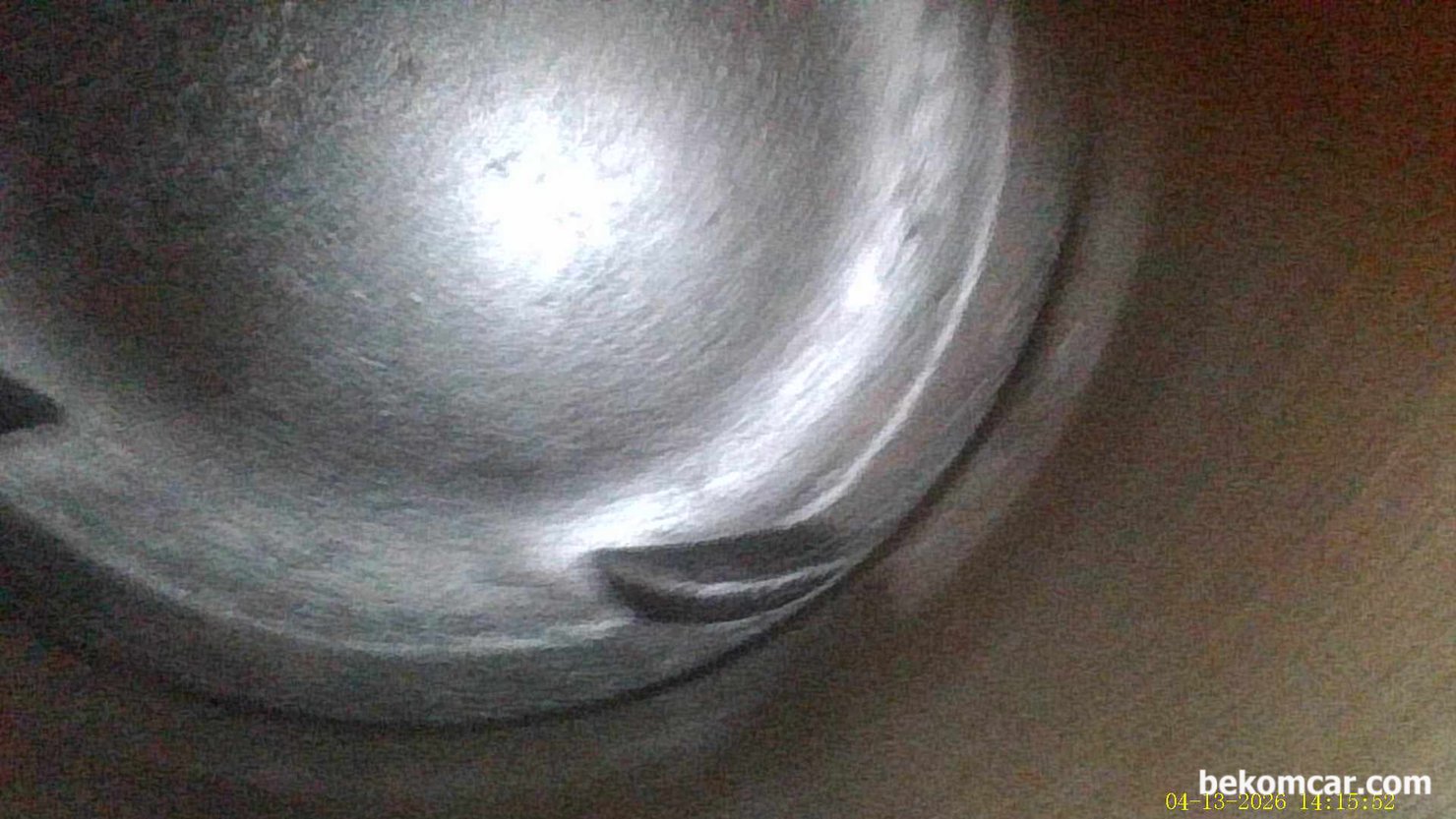 실린더 내시경 검 사결과 불완전 연소상태 피스톤 과 밸브상태 확인됨, 벤츠 E200K 사례, 공연비 농후 P0172 와 4번 실린더 실화 P0304 가 있는 상태의 벤츠 E200K W211 내시경 검사 기록이다. 피스톤 헤드가 지자치게 깨끗하고 실린더 벽도 스크래치 흔적이 전혀 없다.|بيكومكار  (bekomcar)