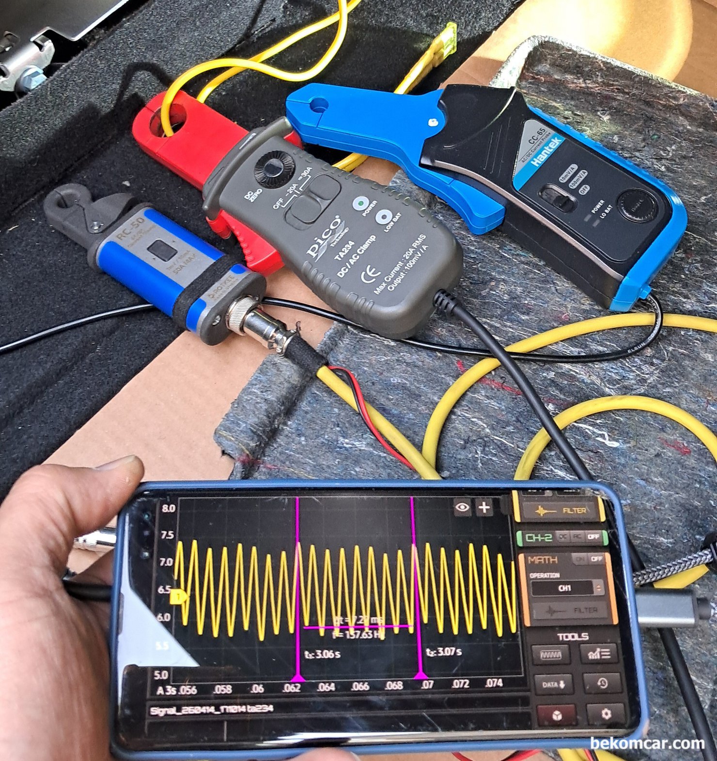 ROTKEE RC50, 피코 TA234 & 한텍 CC65 전류계 비교데이터 (E200K 연료펌프파형), W211 E200K 연료펌프 교환후 전류계 측정결과 RC50은 최대6.44A, 평균 5.63A, 최소 4.72A 측정되고 있다. 사용된 오실로스코프는 12Bit ADC 지원되는 자동차전용 HS512Max, 측정 샘플링은 140kSa/S, 분석시에는 6ms/DIV 약 30초구간을 측정하였다. 사진은 TA234로 E200K 새로교체한 연료펌프 파형을 측정하고 있다.|베콤카 차량정밀진단