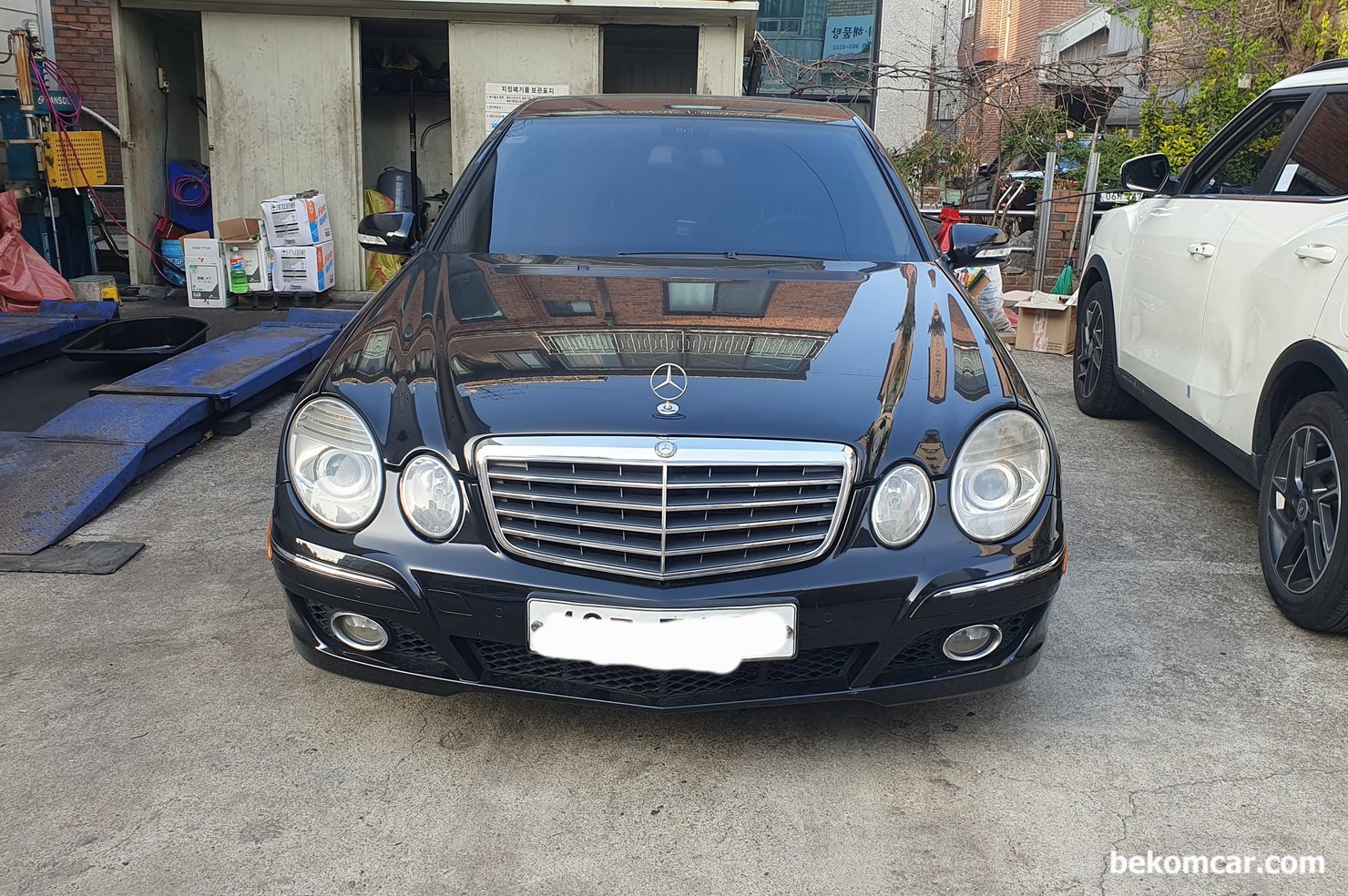 과학적 고장진단이 좋은 이유, 벤츠 W211 E200K 주행중 시동꺼짐 진단 정비 사례, 주행중 엔진꺼짐 현상이 있었던 벤츠 W211 E200K 이다. 진단결과 CKP 크랭크 각 센서등 다른 이유가 아니라 연료펌프 고장으로 진단되었다. 스코프 와 전류계를 사용하여 연료펌프 파형분석으로 진단하였다. 추가로 물리적인 연료펌프 상태까지 진단도 하였다.|베콤카 차량정밀진단