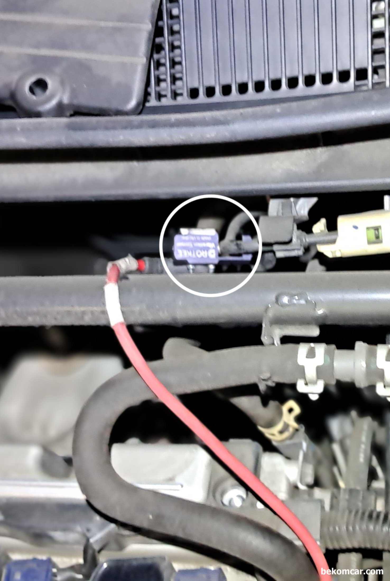 혼다 어코드 8세대 2.4L 중고차 인젝터 분사량 등 정밀진단 (백만분의 1초 µs 단위측정), 혼다 어코드 8세대 2.4L K24Z2 엔진의 인젝터 분사량 파형측정은 HS512Max 스코프와 ROTKEE VS 인젝터 진동센서를 이용했다. VS 인젝터 분사량 센서 측정장소는 엔진룸에 있는 Inlet 연료파이프 이다.|بيكومكار  (bekomcar)