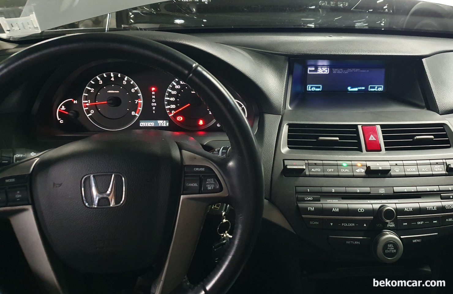 혼다 어코드 8세대 2.4L 중고차 검수과정 요약기록, 베콤카 방식, 혼다 어코드 2012년 8세대 2.4L 중고차 검수차량이다. K24Z2 엔진으로 가장 입증되고 오래된 흔히 말하는 사골엔진 중 하나이다. 아쉽게도 이 엔진은 사실상 단종된 상태이다. 이 엔진에 어코드 9세대 디자인을 입히면 지구상 최강 차량중 하나가 될것인데 아쉽다. 아쉽게 구매추천을 하지 못 했다. 중고차 성능지 가 좀 더 정직하게 작성되면 좋겠다. 정비사 500명이 봐도 500명 다 심한 누유라고 할 사항을 미세누유도 없다고 하니, 참 안타깝다. 더 웃긴것은 그러한 좋지않는 방법이 통하는 현실이다.|베콤카 차량정밀진단