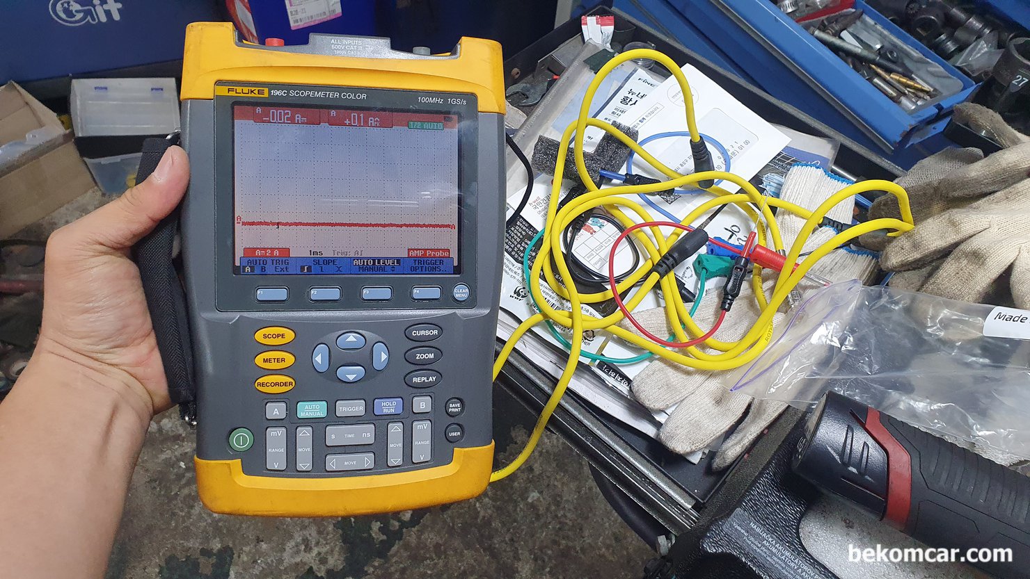 FLUKE 196C 스코프미터  와 ROTKEE TLMIX4 사용시 주의점, FLUKE 196C는 INPUT A & B 가 독립적인 접지 구조이다. 즉 접지를 INPUT A 와 INPUT B 가 공유하지 않는다. 따라서 INPUT A 혹 INPUT B 에 TL MIX 4 혹 TL MIX 6 사용시 BNC케이블 스플리터 를 사용해서 꼭 접지를 해준다. 사실 엄격히는 채널별 개별 접지가 더 좋을때가 있다.|ベコムカー (bekomcar)