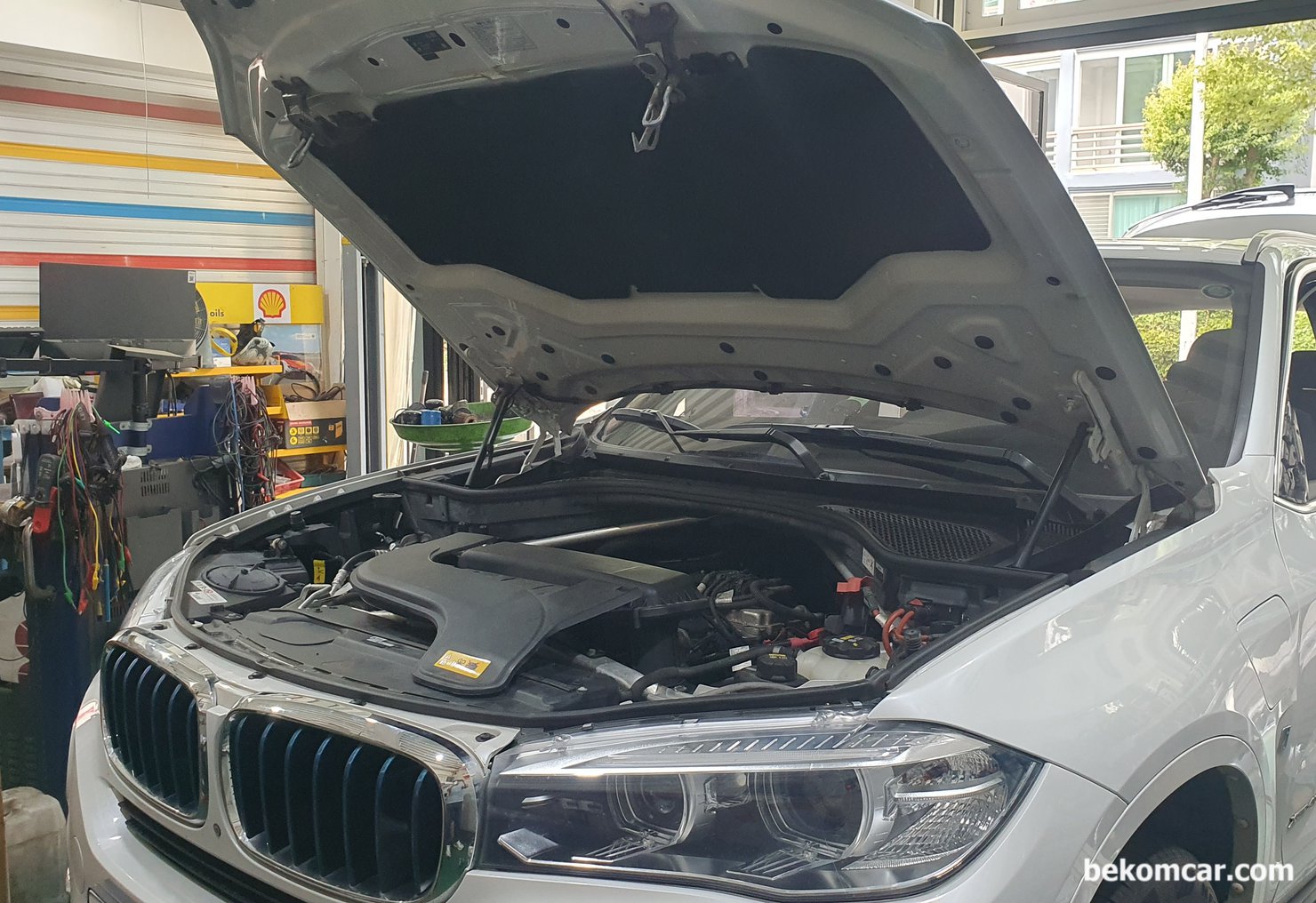 BMW X5 F15 N20 40E 2018, 고전압 절연저항 고장 운행제한 상태진단, BMW X5 F15 N20 40E 2018, 고전압 절연저항 고장 운행제한 상태진단 준비를 하고 있다. 하이브리드 차량이다.|ベコムカー (bekomcar)