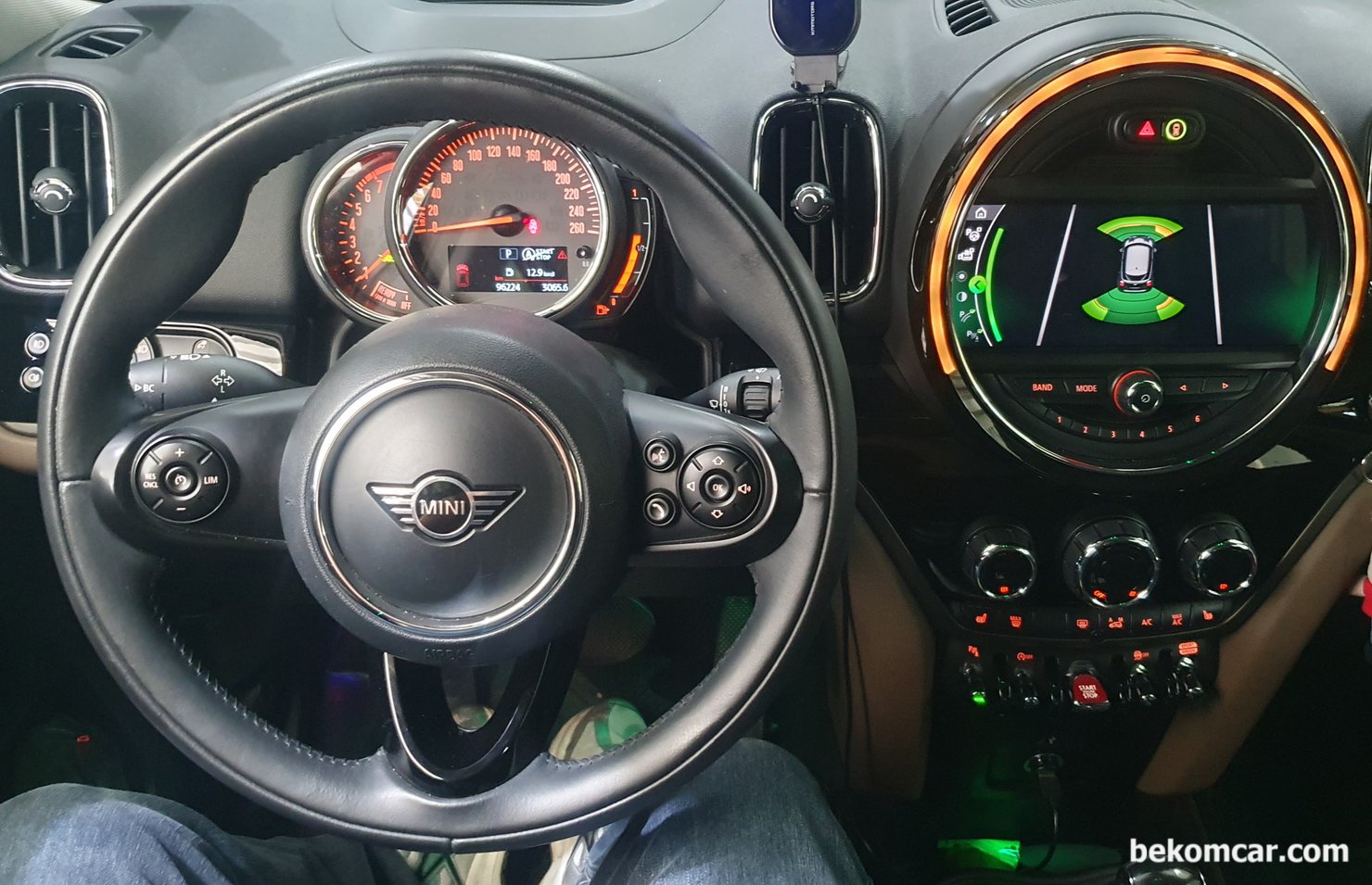 실화 부조 하체등 NVH 진단용 센서검증, 2019년 BMW 미니 3기통 차량, 실화 부조등 엔진 및 하체등 NVH 진단용 센서검증 과정중, 2019년 BMW 미니 3기통 차량 이다. 차량 크기에 비하여 1.5T 3기통 차량으로 특이하다. 미니 컨트리맨은 4기통과 3기통으로 출시되었다.|bekomcar.com