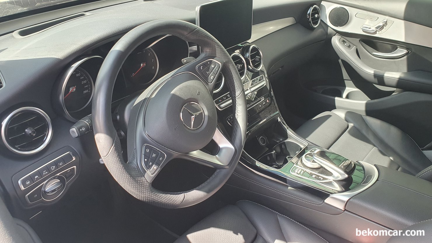 벤츠 2019, GLC350 e 4MATIC Hybrid 차량, 시동불량 및 에어콘 고장 진단 정비 과정, 시동이 걸리지 않고 에어콘 작동이 되지 않는 상태의 MERCEDES 2019, GLC350 e 4MATIC Hybrid 차량. AC 컴프레서 고전압 절연저항 파괴로 확인되었다. 중고 AC 컴프레서로 교체후 시동이 잘 거리고 에어콘도 잘 된다. 관련된 기록을 남긴다. 베콤카는 정비소가 바쁘면 출장 업무 지원을 제공한다. 이번에는 예정에 없던 지인 정비소 업무 지원을 하게 되었다.|贝科姆汽车 (bekomcar)
