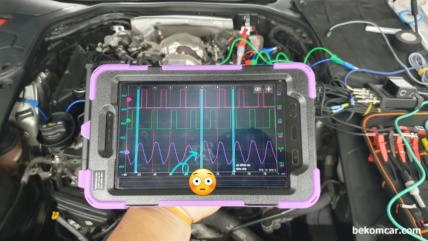 엔진 실화. 부조등 진단시 전류계가 싱크채널 설정에 좋을때, 벤츠 S350D V6 3.0L OM642 엔진에서 인젝터 #1번 시그널에 싱크채널을 한 파형이다. 이게 좀 해갈린다. 720도 4행정 시간과 파형으로 짐작은 하겠지만, 진단에서는 확실해야 한다. 720도 4행정 구간에는 시작과 끝 만 표시되어야 한다. 이렇게 3개가 표시되면 해갈리고 해갈린 데이터는 의미가 없다.|بيكومكار  (bekomcar)
