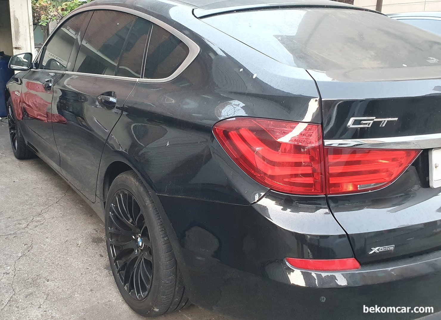 2010년 BMW GT 시동불가 쓰로틀바디 고장코드 관련 DME TPS 파형 진단 기록, 희한하게 한국에서는 상대적 인기가 적은 쿠페 디자인의 BMW GT N55 엔진 차량이다. 증상으로 시동이 걸리지 않고 크랭킹 만 된다. CKP 크랭크각센서는 정상이며 연료나 압축압력등 은 정상으로 판단되는 상태이다.  쓰로틀바디 고장이 먼저 생기고, 배선을 타고 DME 에 스트레스를 지속적으로 주면서 DME까지 고장 난것으로 판단되는 상태이다. 베콤카 진단 차량은 크랭킹만 되고 시동이 안 걸리는 2010년 BMW GT N55 차량이다.|ベコムカー (bekomcar)