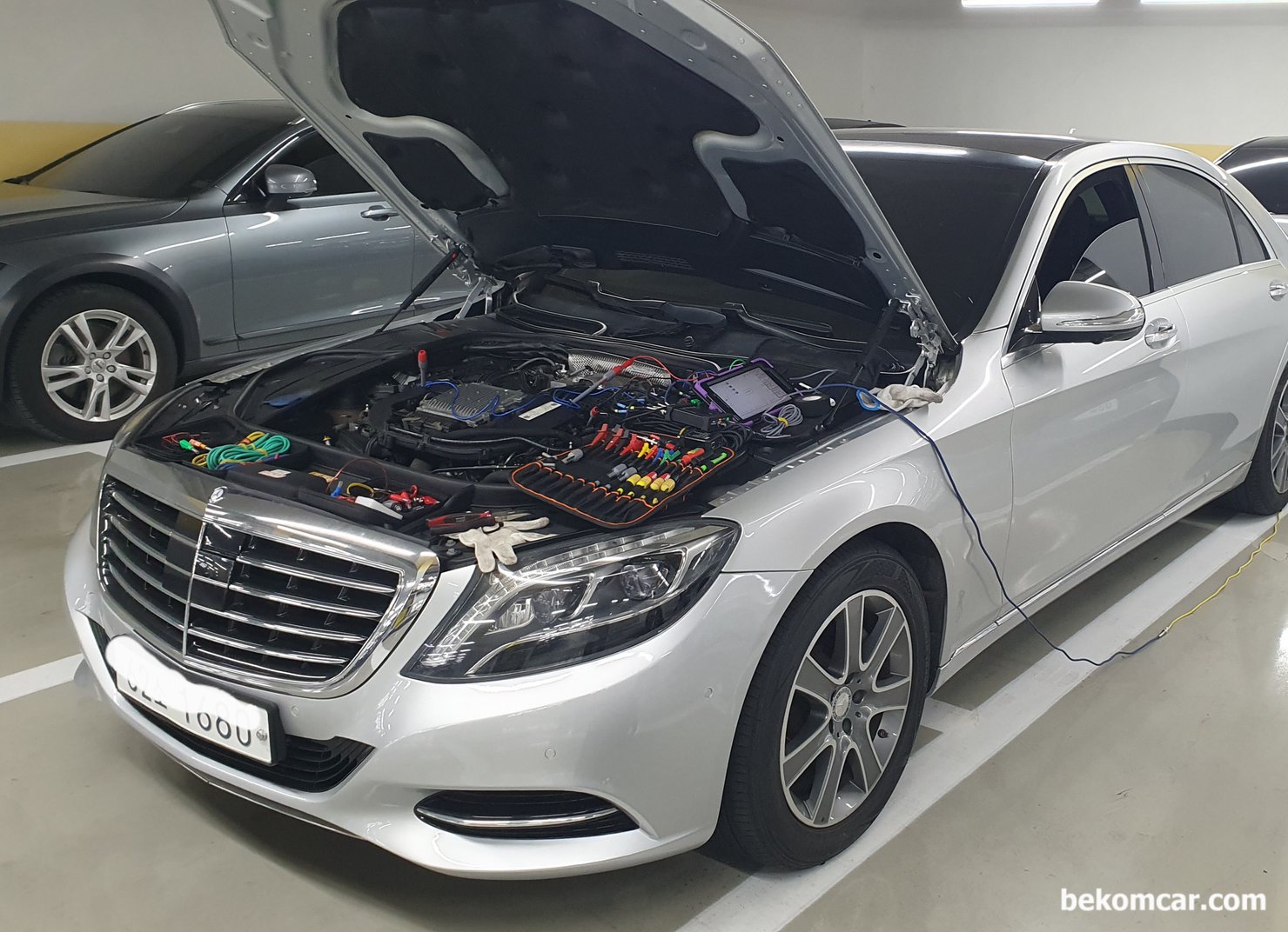 중고차 딜러 매입차량 15년 벤츠 S350D V6 실화. 부조 간이압축 (R/C) 기록, 엔진 부조. 실화 및 캔 통신 등 정밀진단 을 전문으로 하는 베콤카이다. 이번에는 중고차 딜러차량 출장 진단으로 벤츠 S 클래스 S350D OM642 엔진 V6 3.0L 터보 차량으로 실화. 부조가 심한 경우이다. 외관 내장 등 매우 깔끔하게 관리가 잘 된 S350D 이다. 하지만 파형분석등 정밀진단 결과 엔진에는 압축압력 이슈가 있는것이 확인된다.|بيكومكار  (bekomcar)