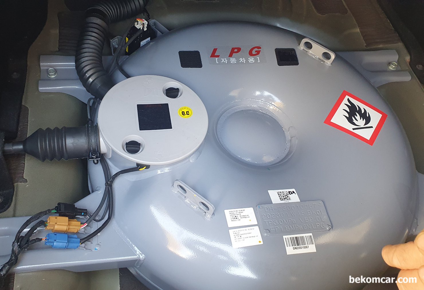 현대자동차 그랜저 2023년 LPG 차량 주행중 시동꺼짐, 저압펌프 고장코드 'P123000', 현대자동차 그랜저 2023년 LPG 차량 저압펌프 고장코드  'P123000 Fuel Pump Malfunction / Low-Pressure Fuel Pump Circuit Malfunction' 이다. 트렁크내 LPG 통 살펴보니 모터 돌아가는 소음이 매우 불규칙 하다. 소음 영상은 https://www.youtube.com/shorts/s6vyal9bESo 에서 확인 가능하다. 응 소음은 허리가 아파서 그렇다.|贝科姆汽车 (bekomcar)