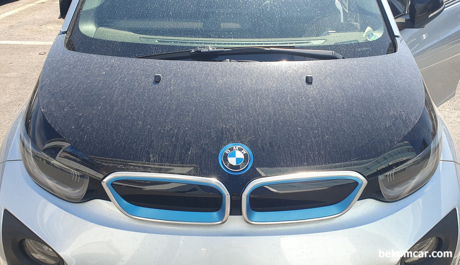 BMW i3 귀염둥이 전기차, 운행불가 상태. 진단. 정비후 정상운행, 2015년 BMW i3 전기차 출장 진단. 정비 차량으로 앞 모습도 참 귀엽다. 크기도 작고 디자인도 귀여운 i3, 그런데 지금은 운행 불가 상태이다. 계기판에 '배터리가 충전되지 않습니다' 라는 메시지와 빨간색 배터리 경고등이 있다. 베콤카 진단. 정비로 다시 주행이 가능 할것이다.|bekomcar.com